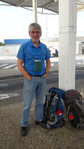 Bij vliegveld Asturias wachten op de bus